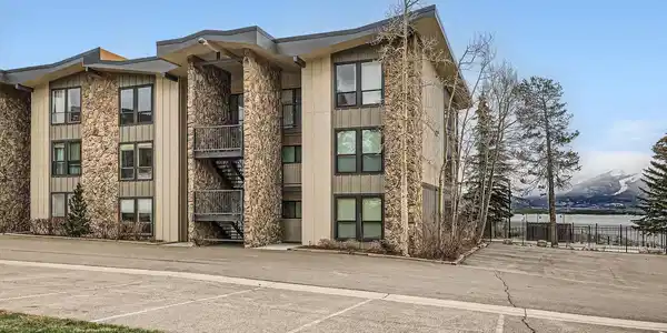 120 E La Bonte Street