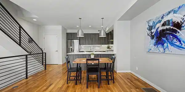 Image 4: Open floorplan