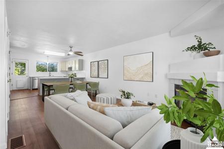 3052 W 107th Place