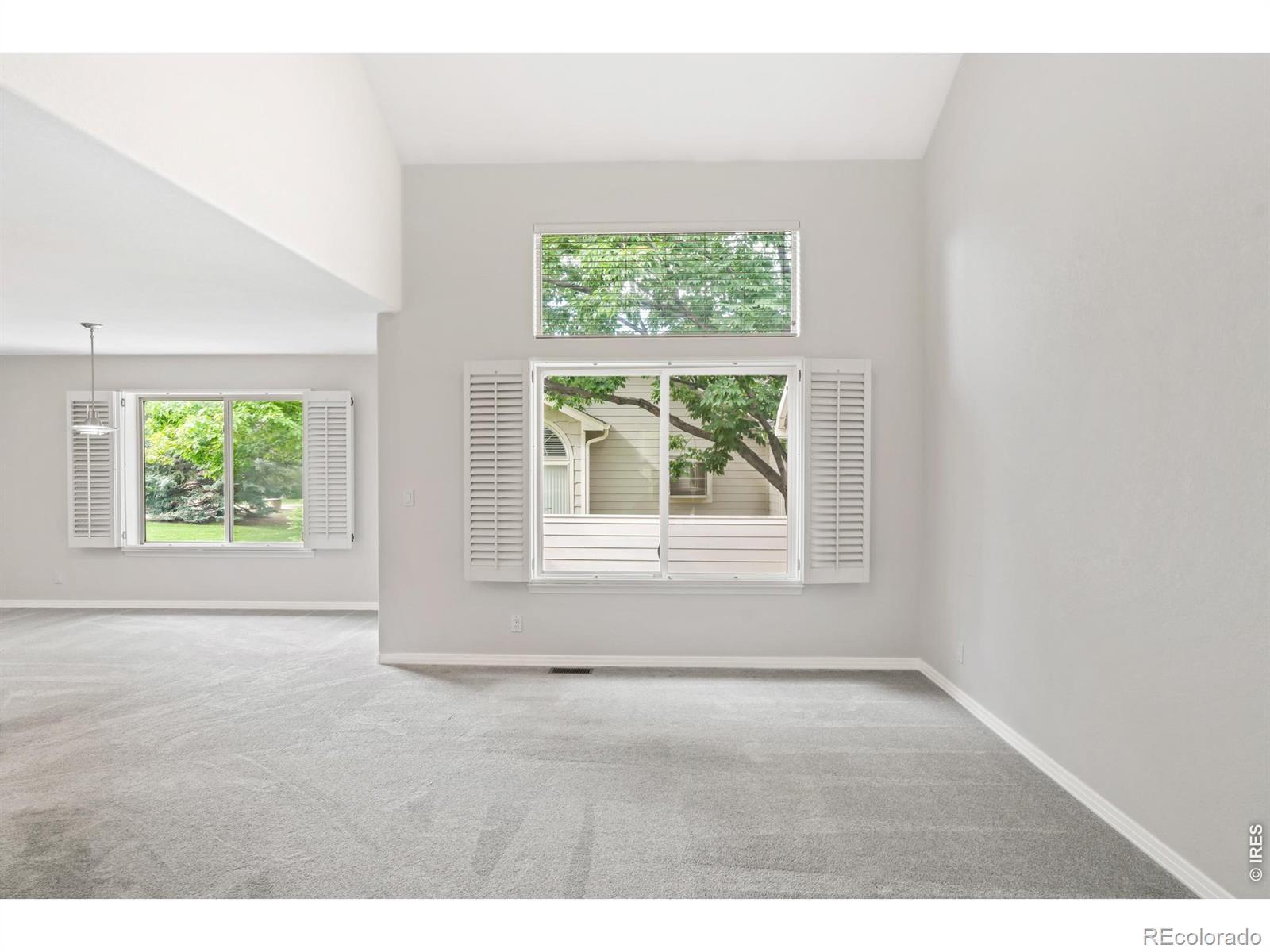 Image 3: Living room