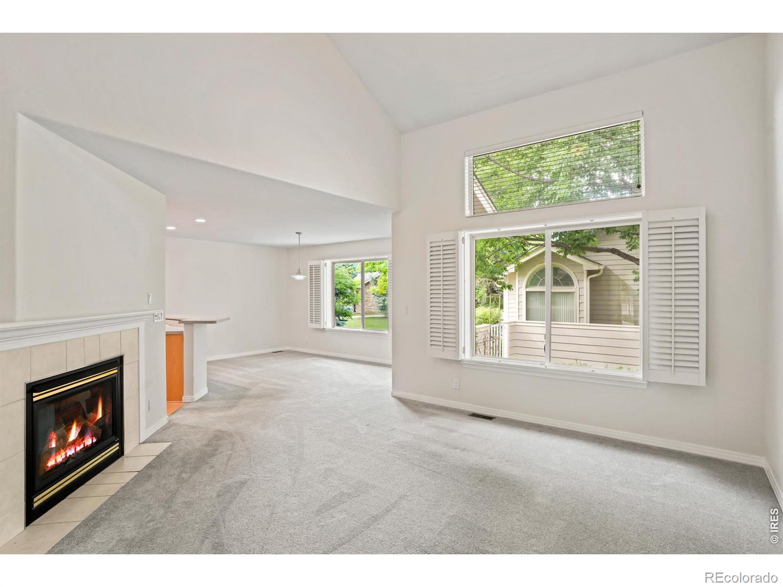 Image 4: Living room