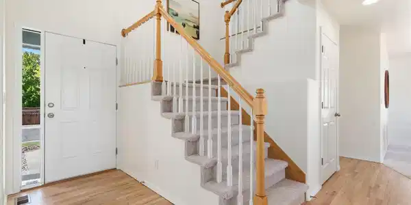 Image 3: Shining hardwood entry Image 3: Shining hardwood entry