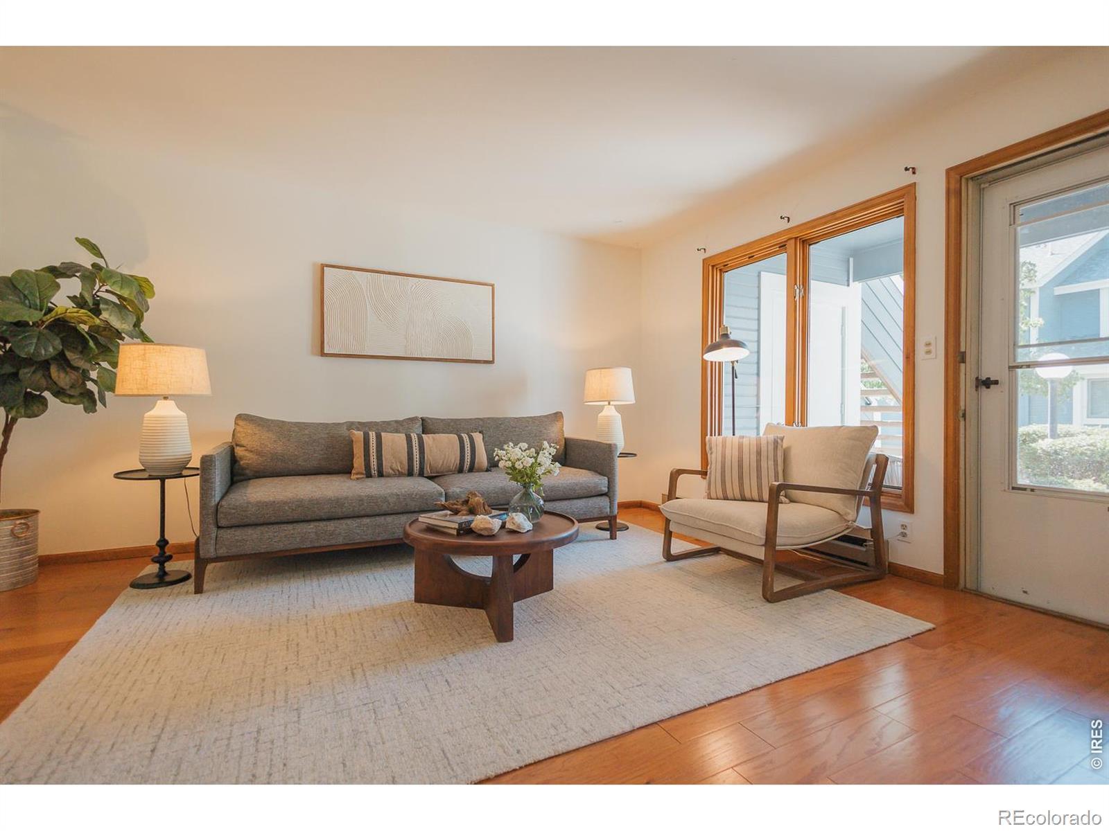 Image 3: Lovely 2 bedroom main floor condo Image 3: Lovely 2 bedroom main floor condo