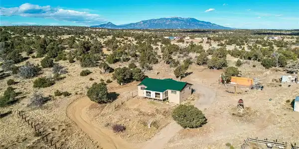 952 Twin Lakes Road