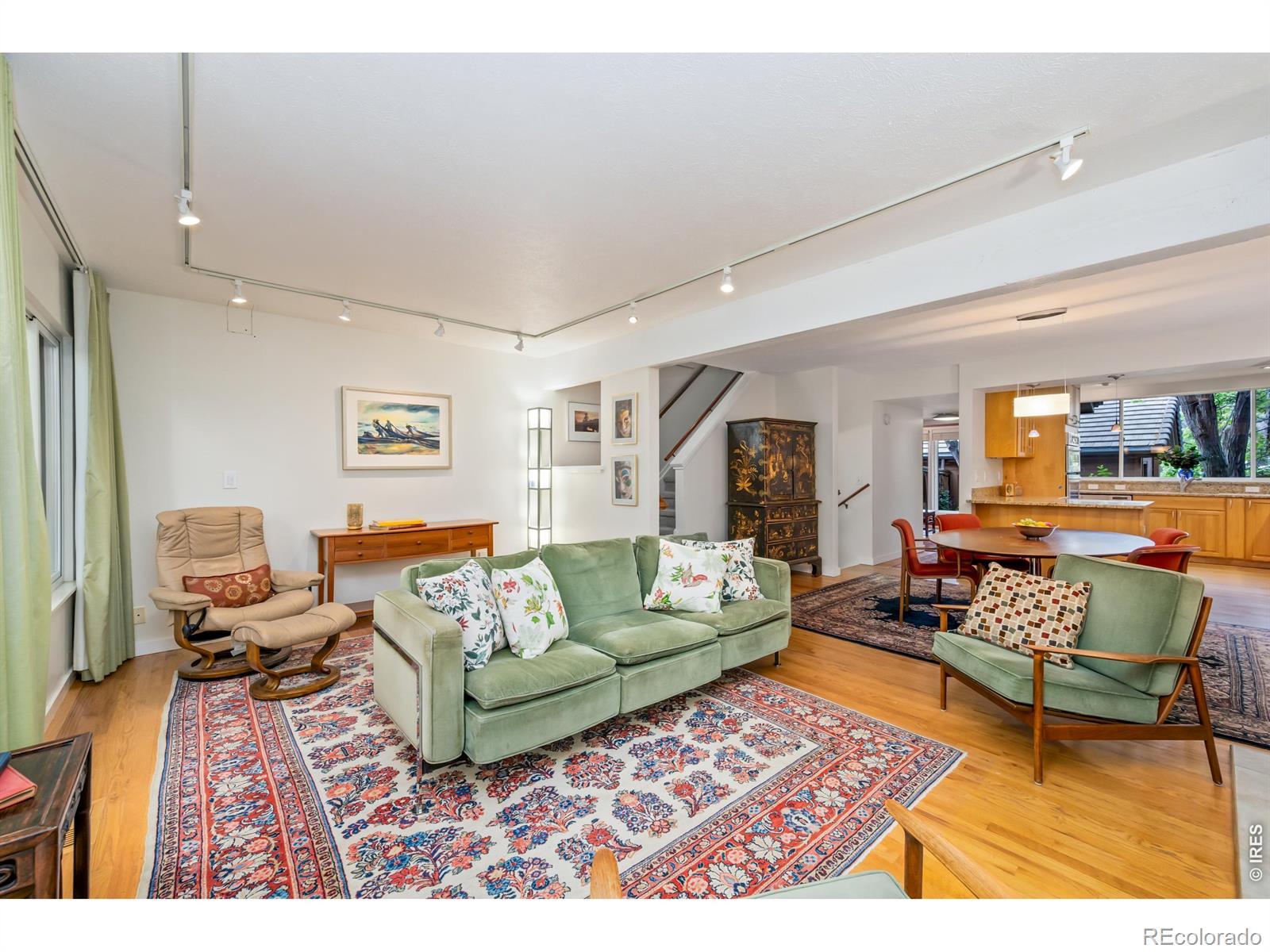 Image 4: Living Room Dining Room Image 4: Living Room Dining Room