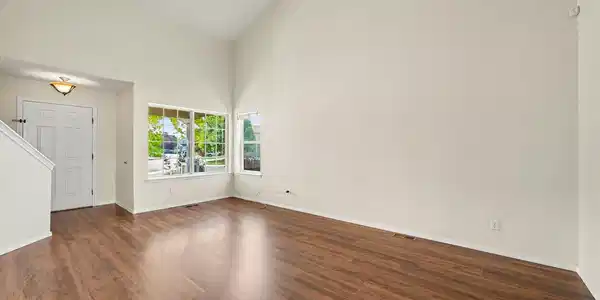 Image 4: Lots of natural light in the living room! Image 4: Lots of natural light in the living room!