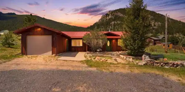976 Sutton Lane