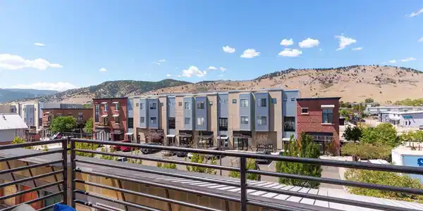 Image 3: Top floor unit with foothills views Image 3: Top floor unit with foothills views