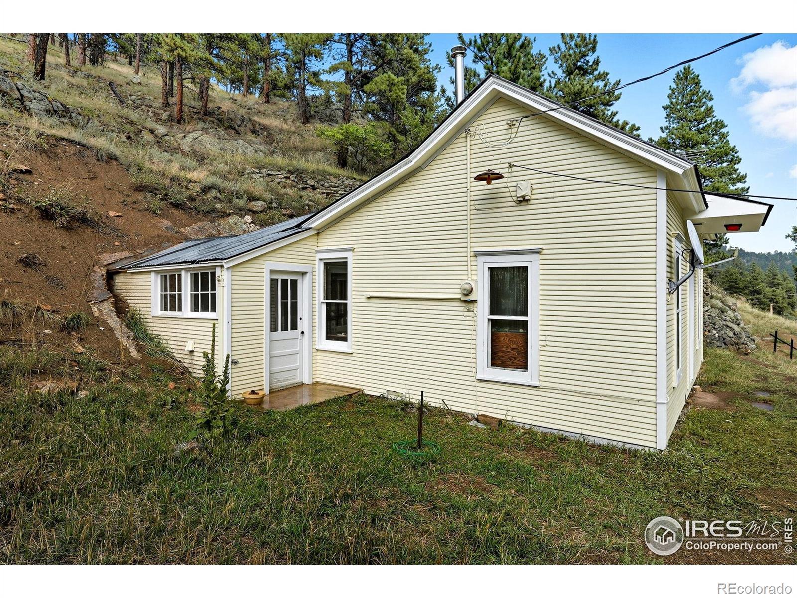 Image 3: Welcome to 6112 Fourmile Canyon Dr! Image 3: Welcome to 6112 Fourmile Canyon Dr!