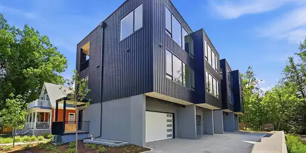 Image 3: Two car garages - pure magic in downtown Image 3: Two car garages - pure magic in downtown