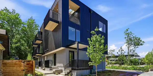 Image 4: Fantastic landscaping on both the east and west sides of the buildings. Image 4: Fantastic landscaping on both the east and west sides of the buildings.