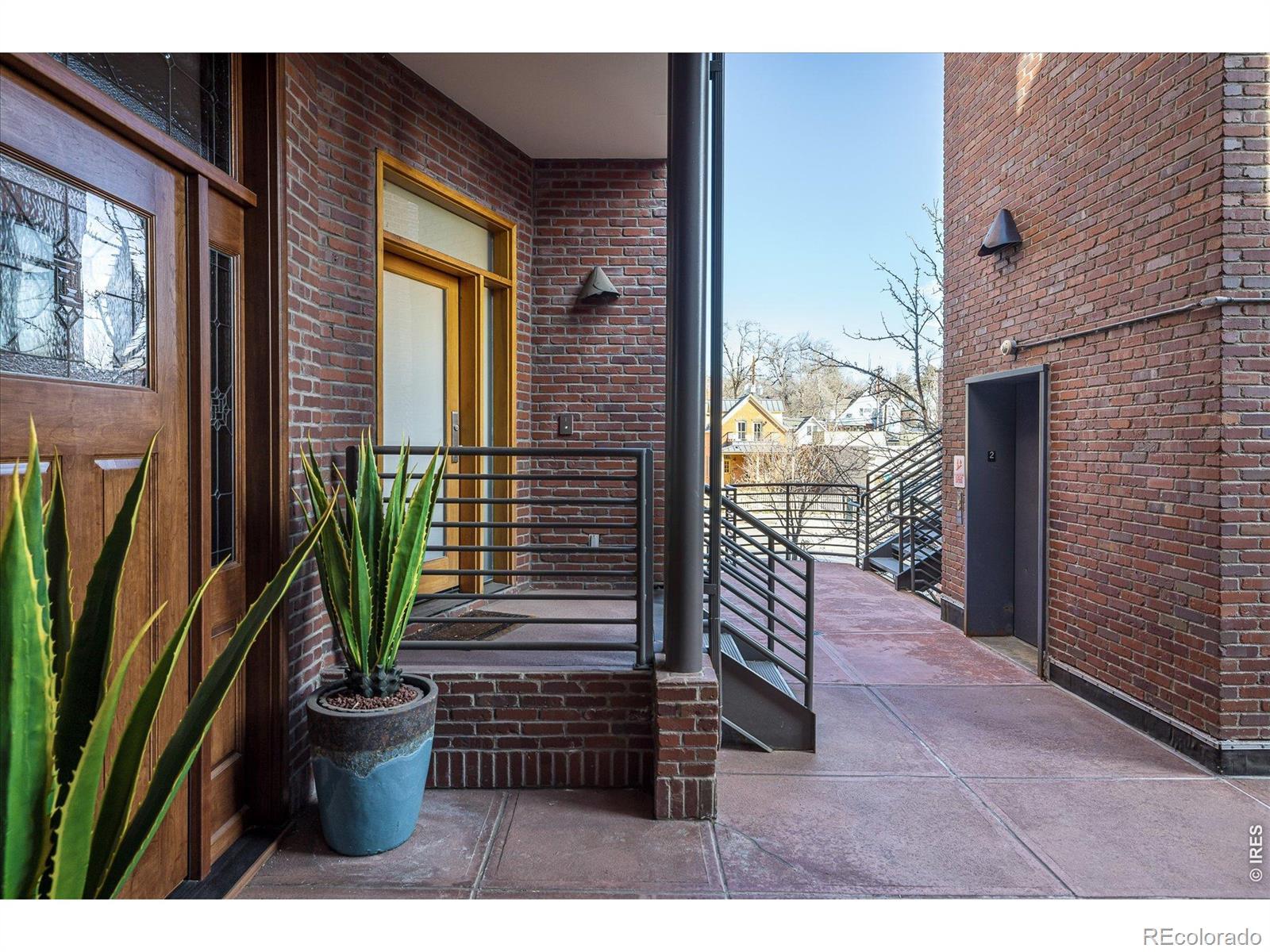 Image 2: enjoy a secure entrance with convenient elevator access Image 2: enjoy a secure entrance with convenient elevator access