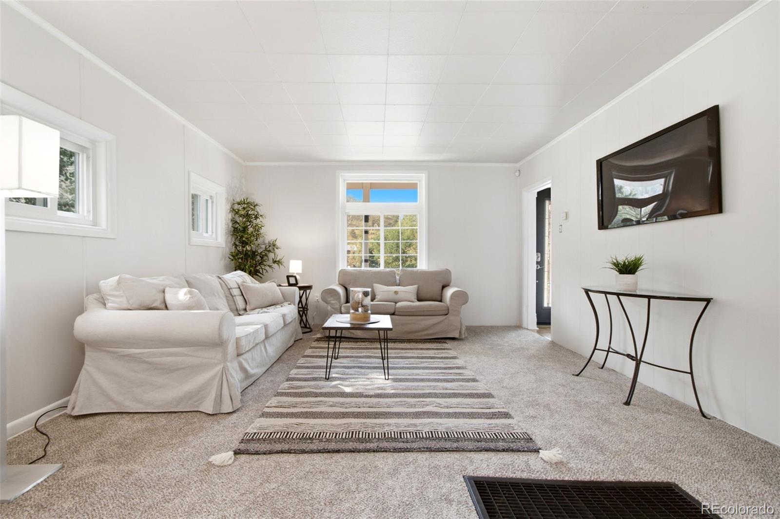 Image 3: Brand new carpet, newer windows Image 3: Brand new carpet, newer windows
