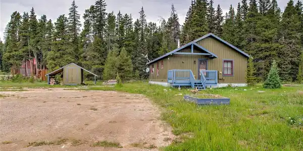 2784 Lakeside Drive