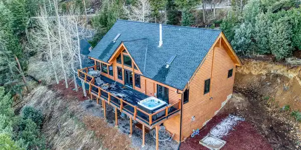 1055 Saddleback Drive