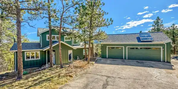 924 Kelly Road W