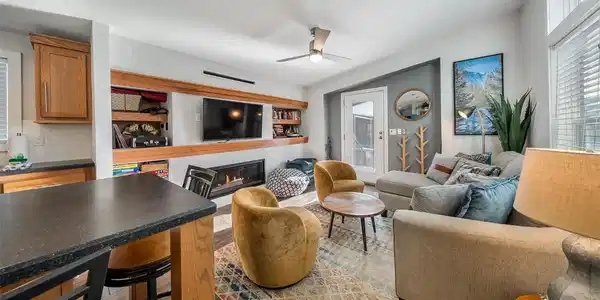 Image 4: Living Room Image 4: Living Room