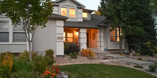 3815 Broadmoor Loop
