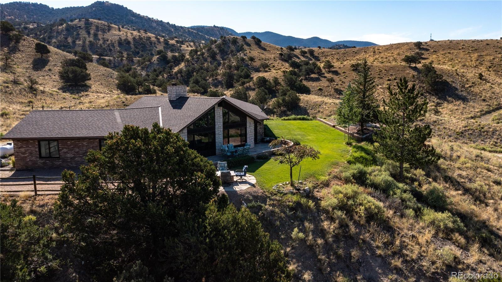 Image 2: 2,607 sq ft home nestled above the valley floor