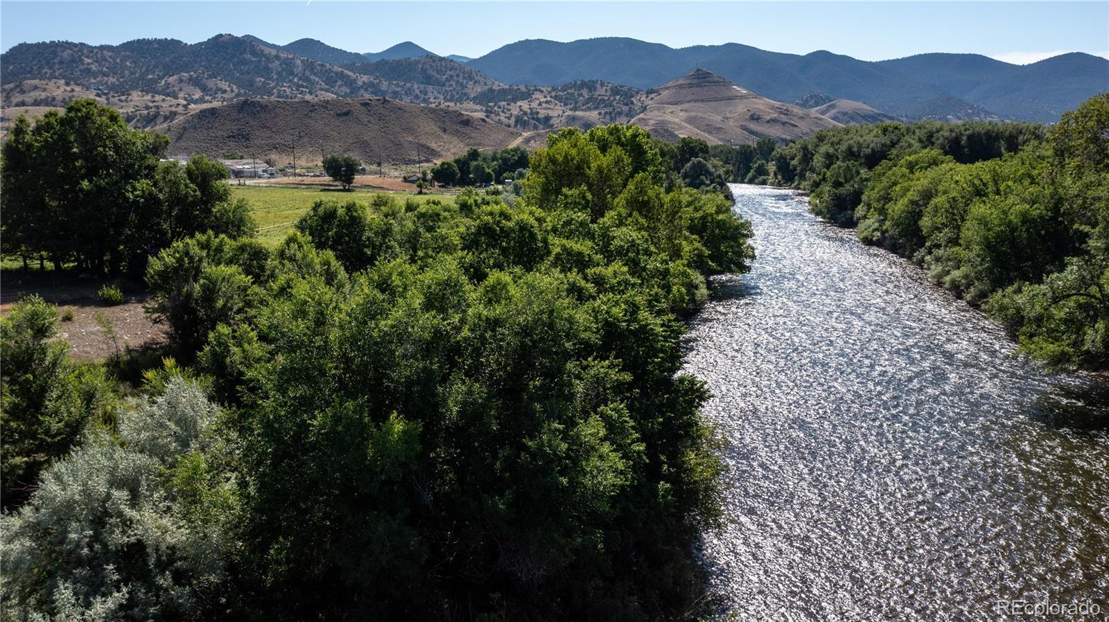 Image 3: Approx 800' Arkansas River frontage just upriver from town