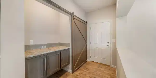 Image 4: Entry Image 4: Entry