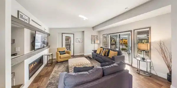 Image 4: Living Room Image 4: Living Room
