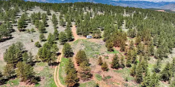 Image 4: Approximated property outlines. View of photo is facing West. Image 4: Approximated property outlines. View of photo is facing West.