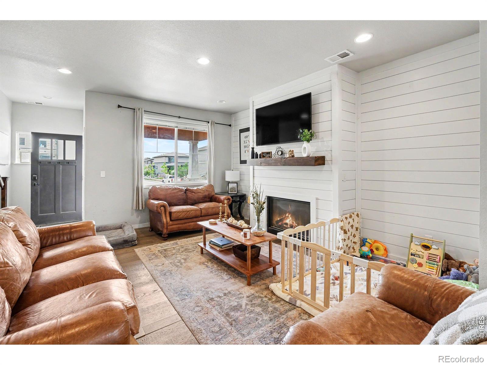 Image 4: Living room facing south - tons of natural light! Image 4: Living room facing south - tons of natural light!