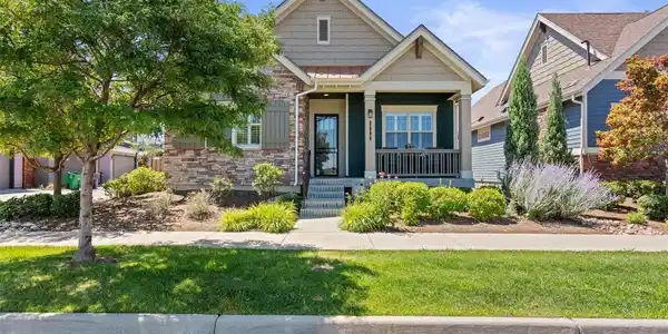 8272 E 55th Place