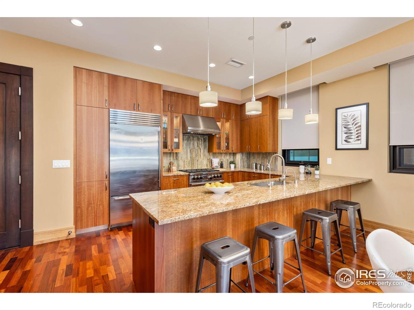 Image 4: Convenient Breakfast Bar