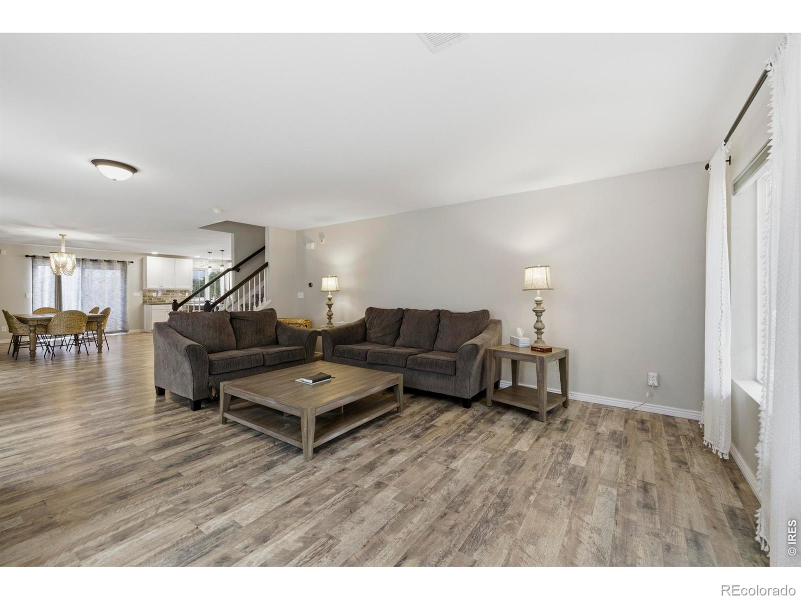 Image 3: Main floor living room Image 3: Main floor living room