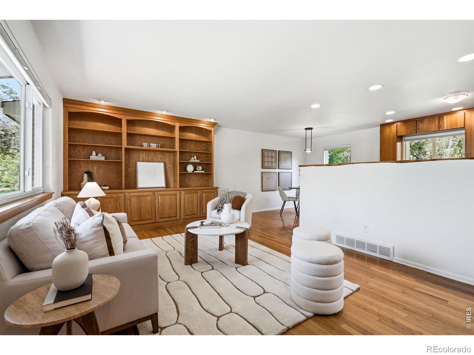 Image 2: Living Room Image 2: Living Room