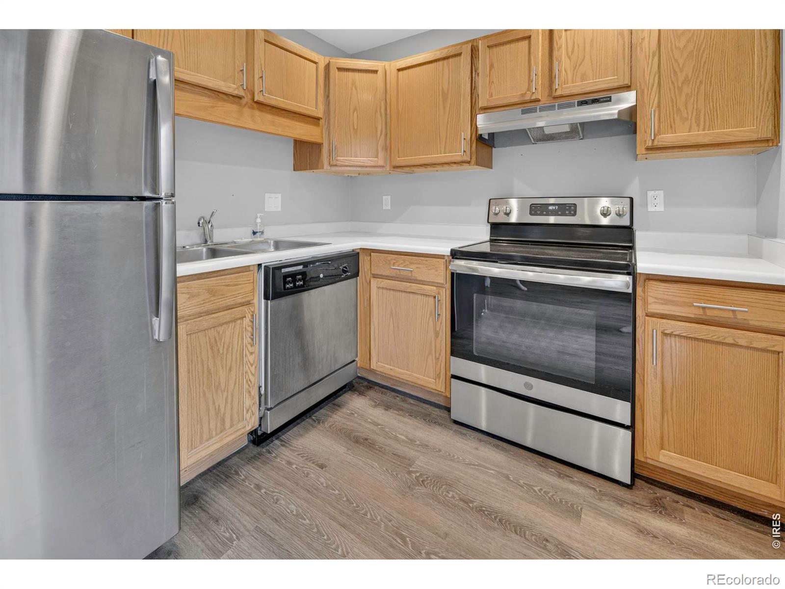 Image 3: Stainless appliances Image 3: Stainless appliances