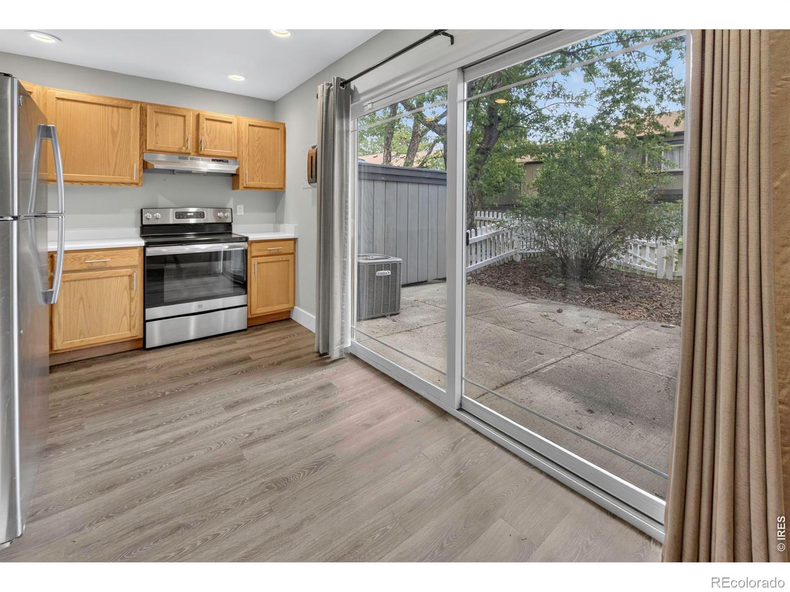 Image 4: Kitchen with outdoor access Image 4: Kitchen with outdoor access