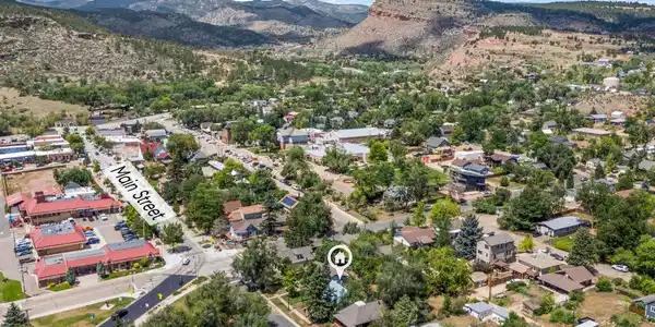 Image 2: Amazing downtown Lyons location