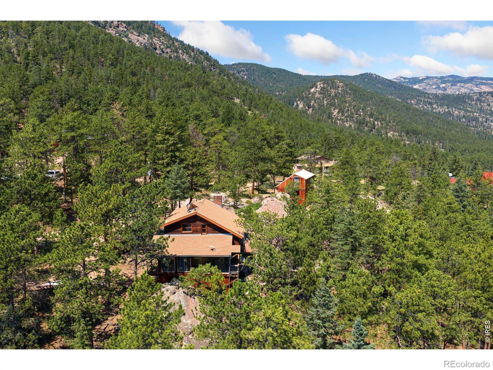Image 3: Your cabin among the trees with the garage behind it Image 3: Your cabin among the trees with the garage behind it