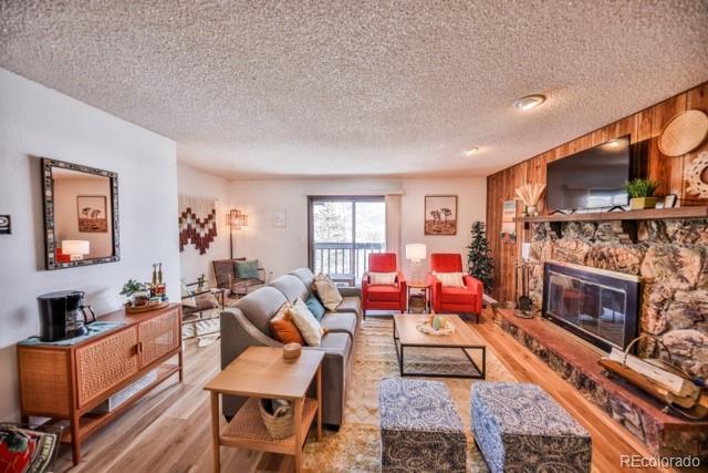 Image 3: Inviting Living area with wood buring fireplace Image 3: Inviting Living area with wood buring fireplace