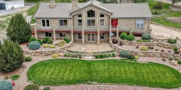 290 Lariat Lane