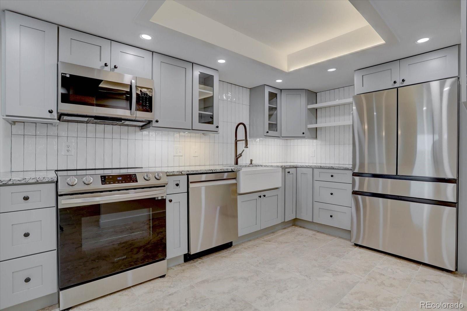 Image 1: Beautifully renovated kitchen. Condo qualifies for lender credit - ask for details Image 1: Beautifully renovated kitchen. Condo qualifies for lender credit - ask for details