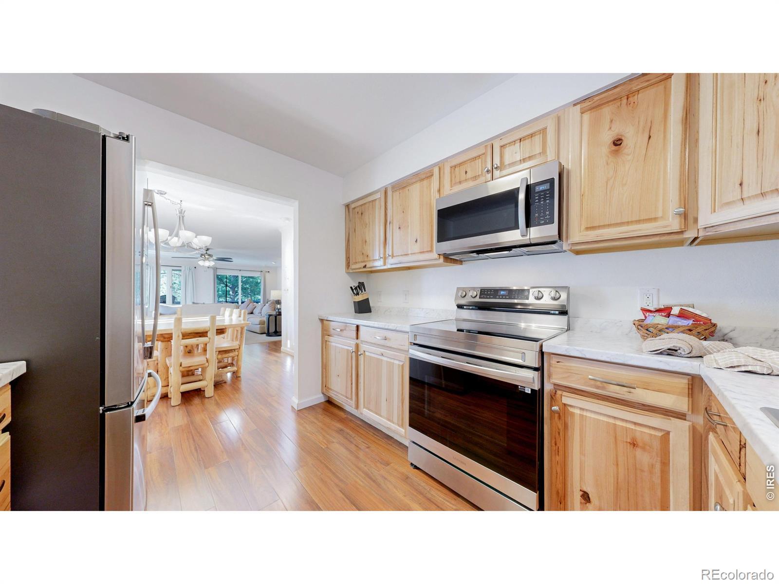 Image 2: Full Kitchen Image 2: Full Kitchen