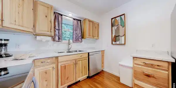 Image 3: Wood cabinets Image 3: Wood cabinets