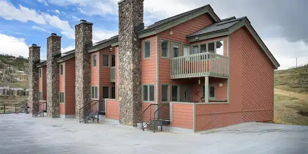 35 Promontory Drive