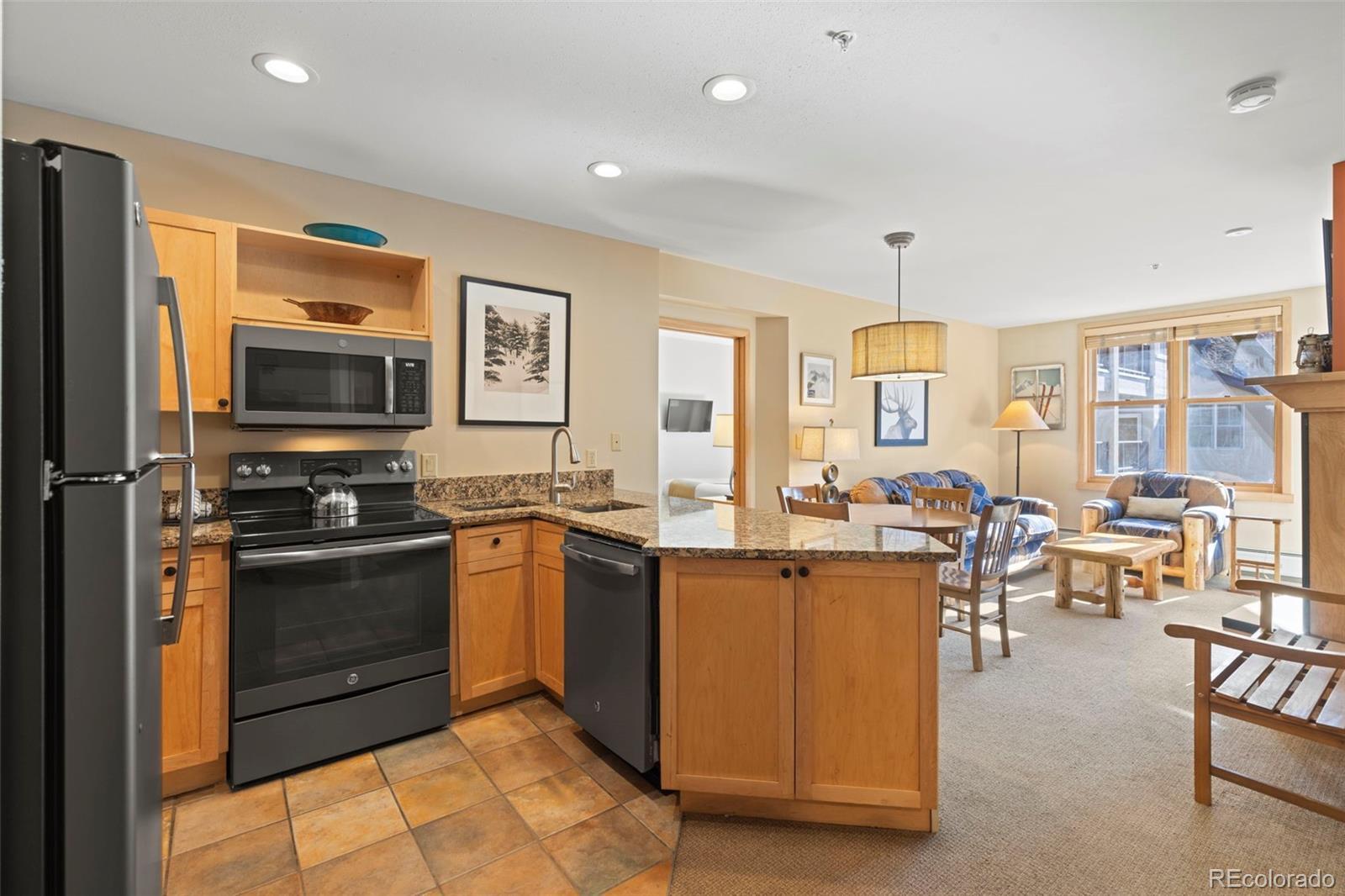 Image 4: Open kitchen