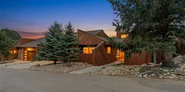 4452 Sentinel Rock