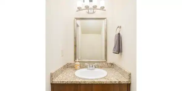 Image 4: work space powder room