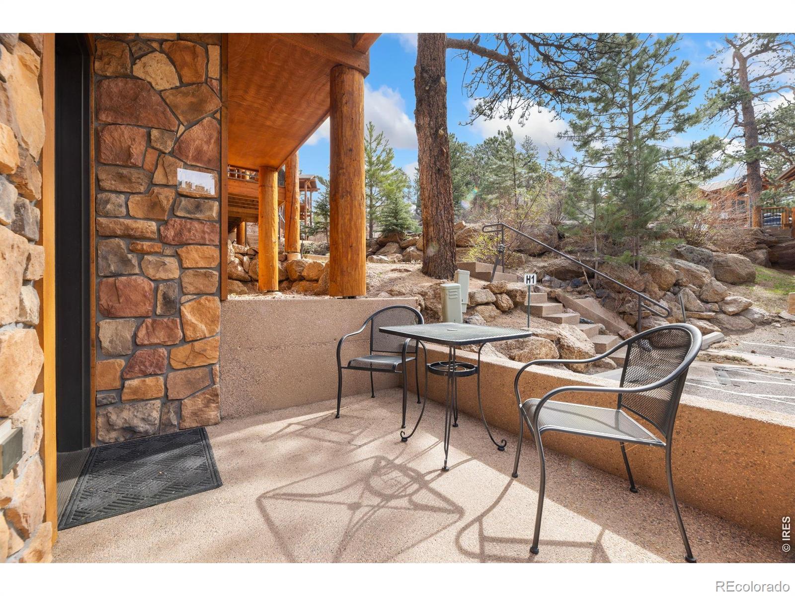 Image 2: Private Patio Image 2: Private Patio