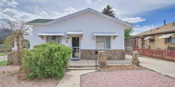 900 Robinson Avenue