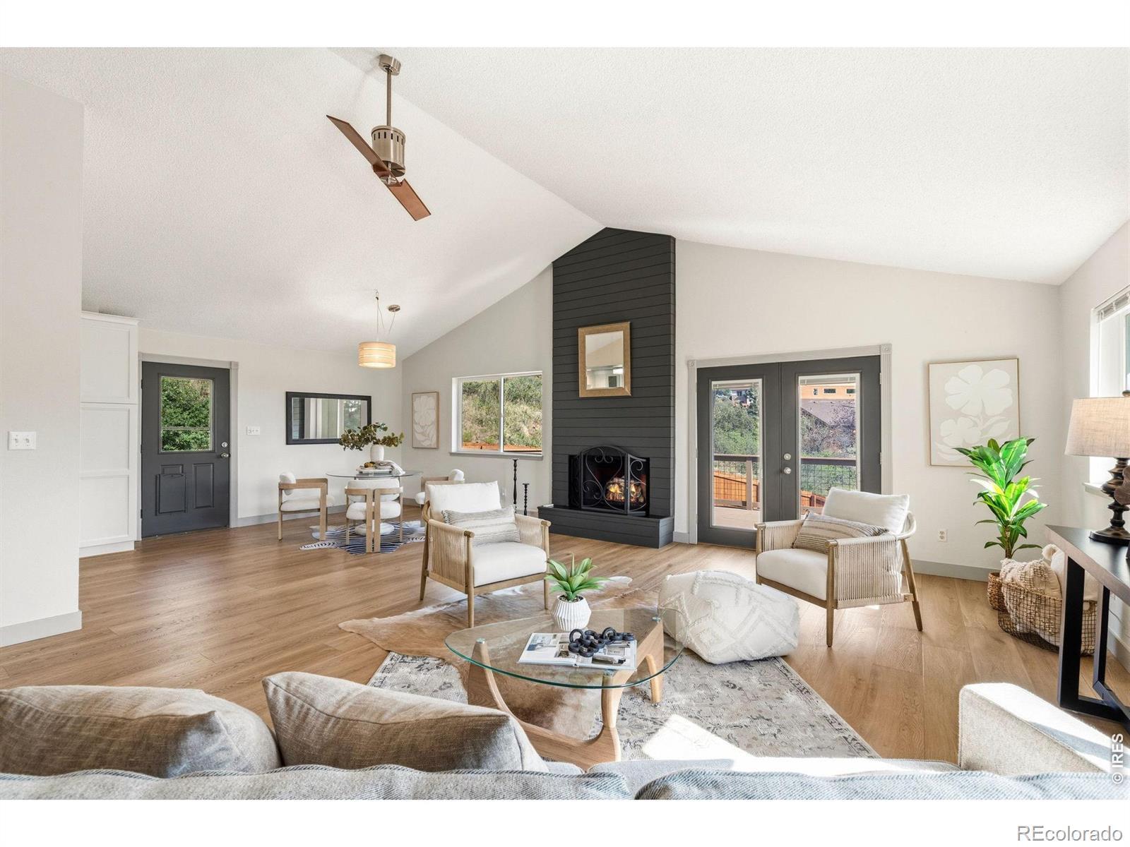 Image 1: Living Room on Upper