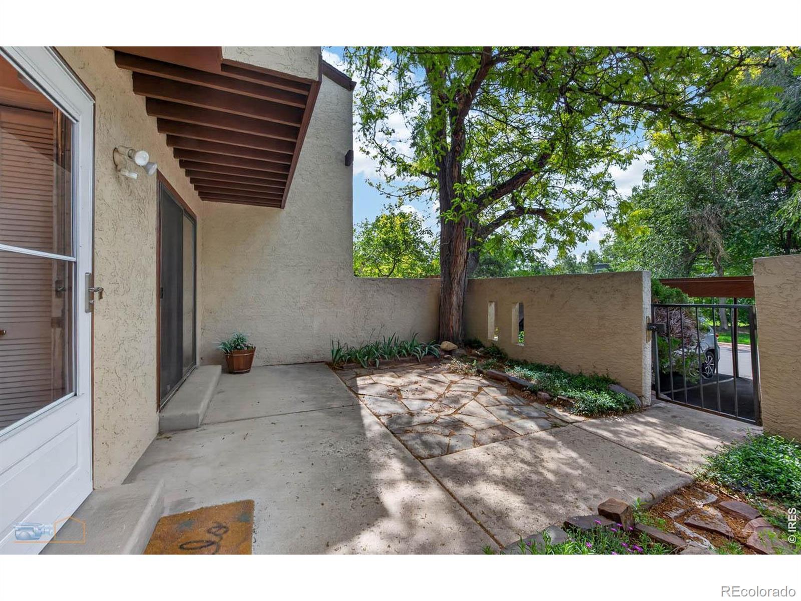 Image 2: Entry Patio Image 2: Entry Patio