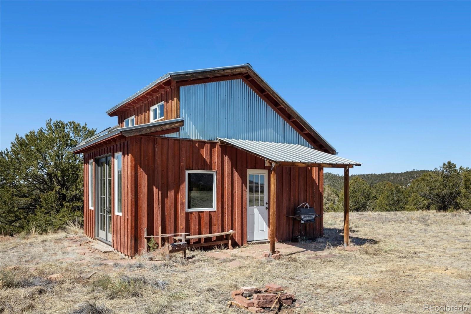 Image 2: 384 square feet cabin with loft and big mountain views